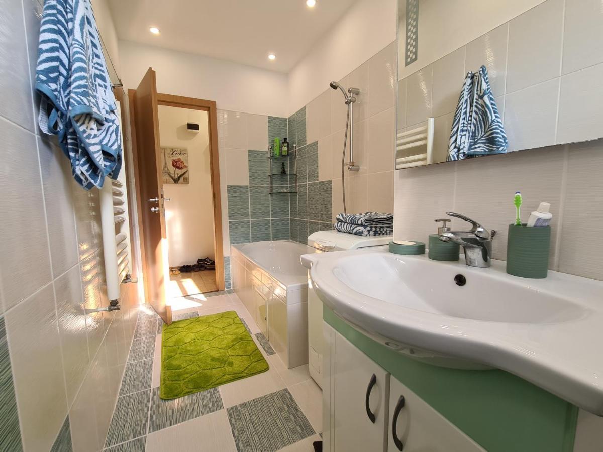 Best Apartment Хунедоара Экстерьер фото